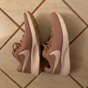 Nike Tanjun Women’s Shoes